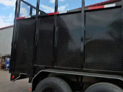 High-side build with diamond-plate walls