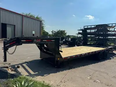 Black gooseneck flatbed